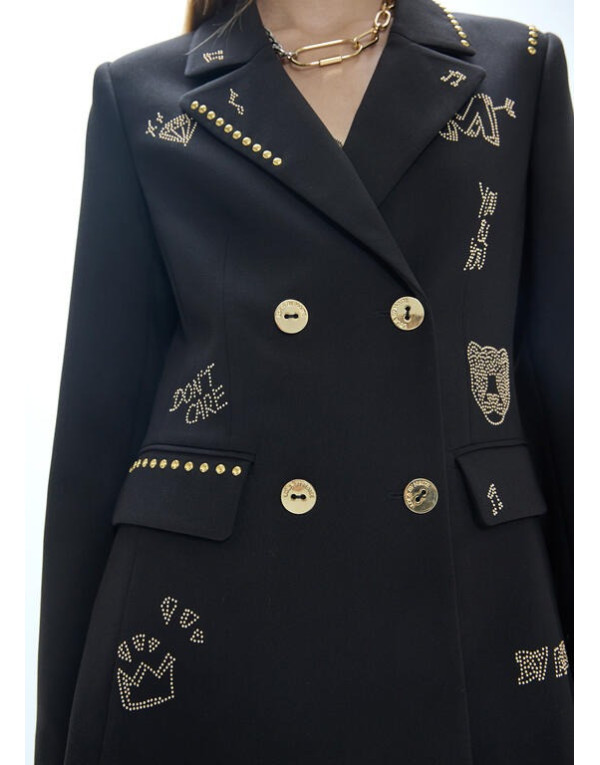 Veste noire détails clous Lola Casademunt vue de face