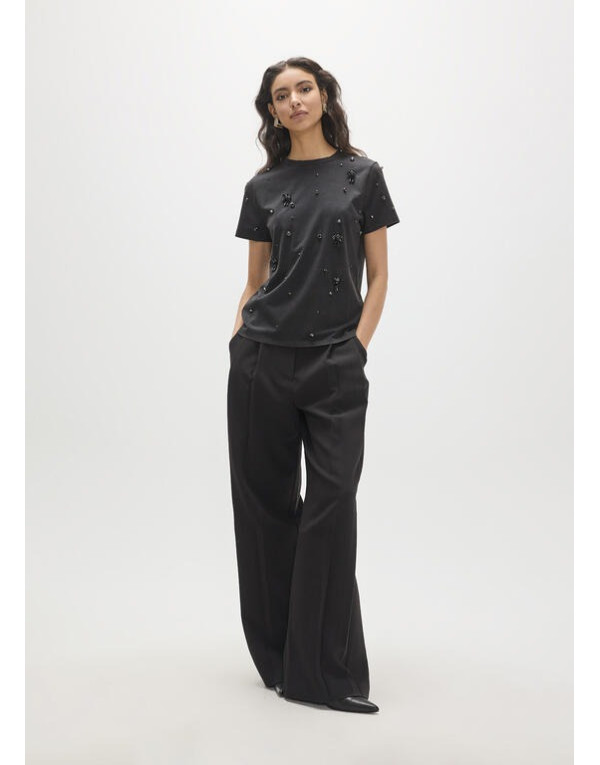T-shirt noir détails strass Lola Casademunt vue de face