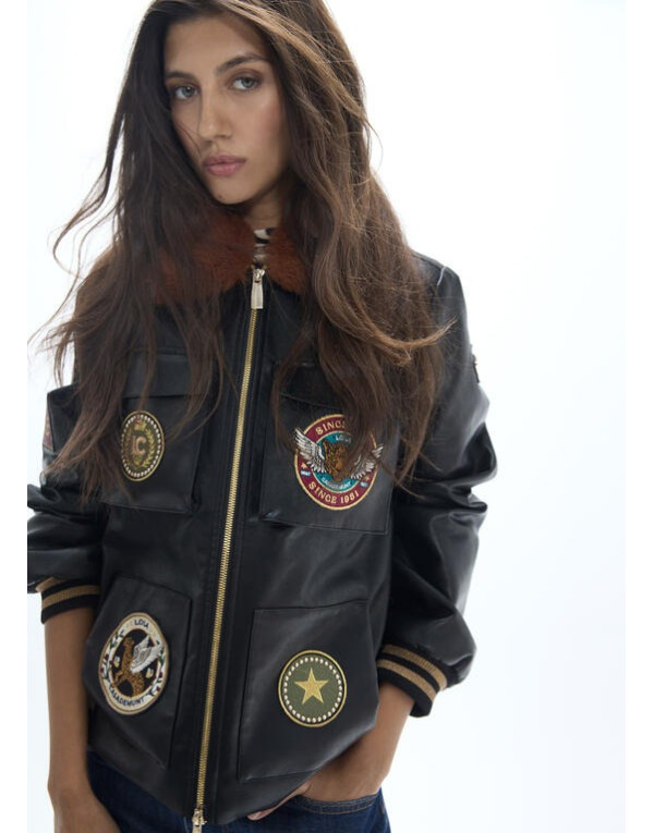 Veste courte noire écussons Lola Casademunt