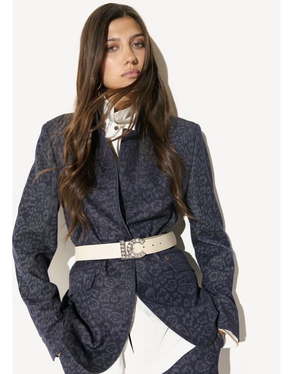 Ceinture écrue boucle LC Lola Casademunt portée femme