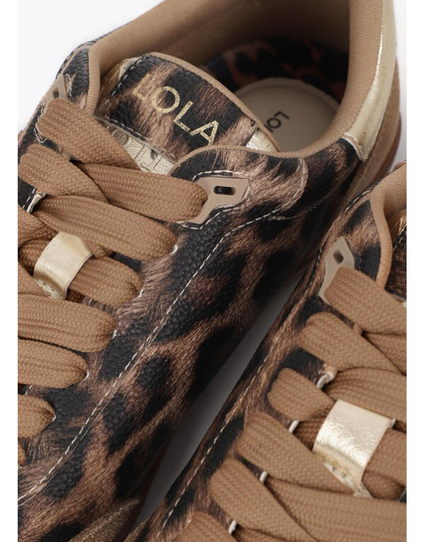 Baskets Lola Casademunt détails dorés et logo strass