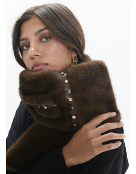 Col effet fourrure marron avec clous Lola Casademunt