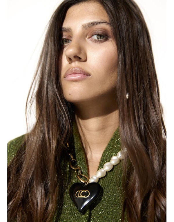 Collier Perles et Chaîne Dorée à Cœur Noir Lola Casademunt