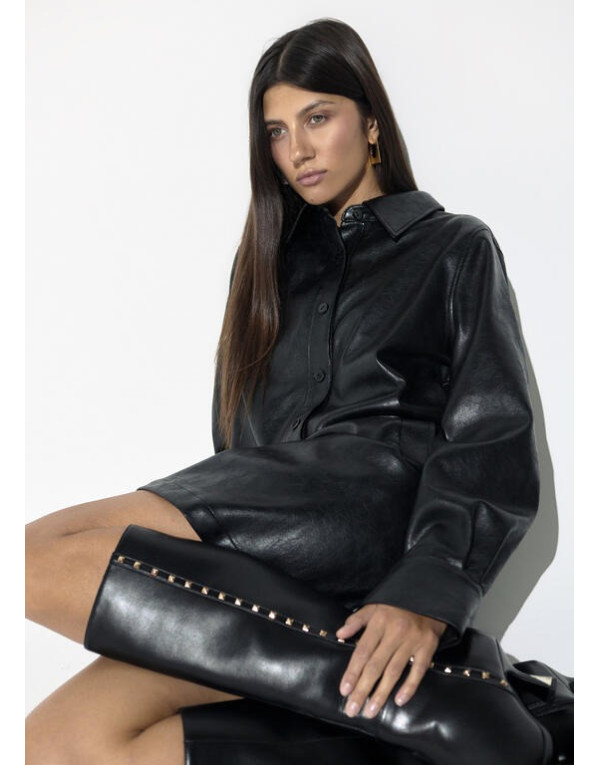 Robe chemise noire effet cuir Lola Casademunt