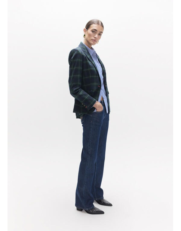 Veste à carreaux avec écusson LC Lola Casademunt portée femme